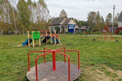 Новая детская площадка появилась в Усвятском районе