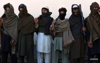 В Афганистане сотни талибов сложили оружие