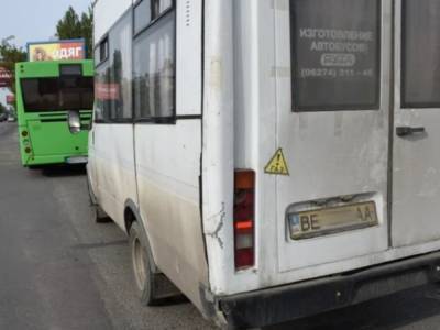 Автобус врезался в маршрутку в Николаеве: один водитель притормозил, чтобы пропустить пешехода