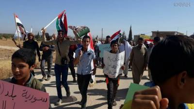 Сирийцы в Идлибе и Хаме вышли на протест против турецкой оккупации