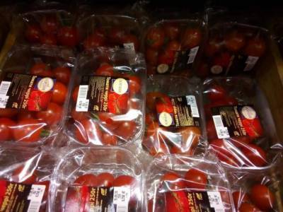 В супермаркетах Киева на 20% подорожала сметана и в 2 раза выросла цена помидоров черри