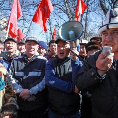 Митингующие в Киргизии захватили несколько предприятий золотодобывающей отрасли