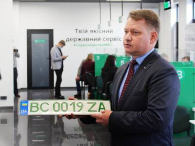 В Украине начали выдавать зеленые номерные знаки для электромобилей