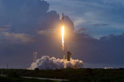Видео дня: Компания SpaceX с шестой попытки запустила на орбиту 13 миссию Starlink