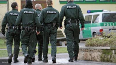 Вооруженный мужчина захватил заложников в берлинском банке