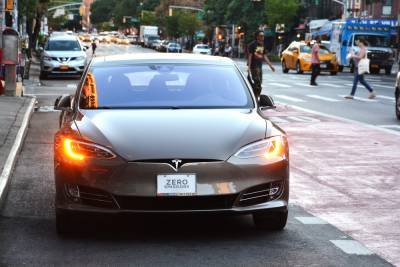 Tesla Model S развалилась на скорости 200 км/ч: фото