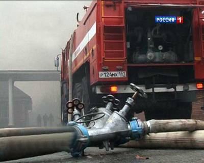 Пожар на складах в Аксайском районе полностью потушили