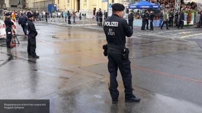 Два человека стали заложниками во время нападения на банк в Берлине