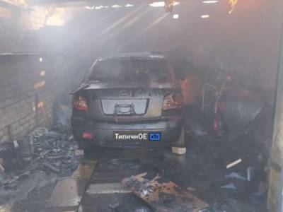 В Харькове горели гаражи: огонь уничтожил несколько авто
