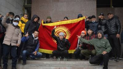Протесты в Бишкеке: ситуация под контролем дружинников