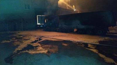 Загоревшийся грузовик поджег гостиницу в Воронежской области