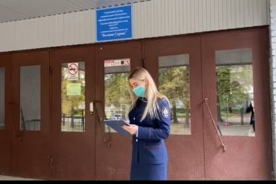 Появилось видео с места работы следователей СК РФ в Великих Луках