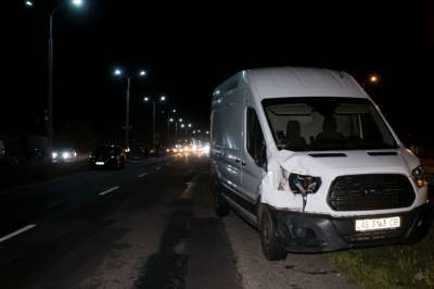В Днепропетровской области микроавтобус насмерть сбил двух пешеходов: фото