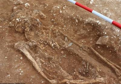 Археологи обнаружили загадочное захоронение воина, жившего 1 500 лет назад (фото)
