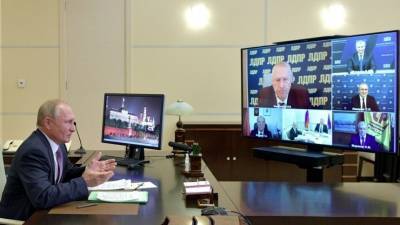 Путин обсудил вопросы бюджетной политики с главами фракций Госдумы