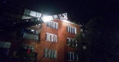 Крыша дома в Магнитогорске загорелась на площади в 400 "квадратов"