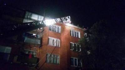 Ночью в Магнитогорске жильцов дома эвакуировали из-за пожара на крыше