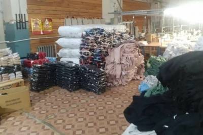 Полиция и ФСБ в Артемовском накрыли цех, где мигранты шили брендовую одежду