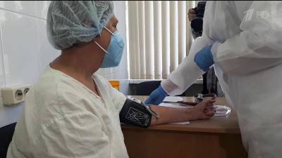 В нескольких российских регионах вакцинируют медработников от коронавируса