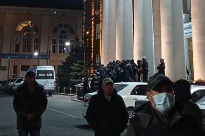 Более 200 человек госпитализировали в результате беспорядков в Киргизии