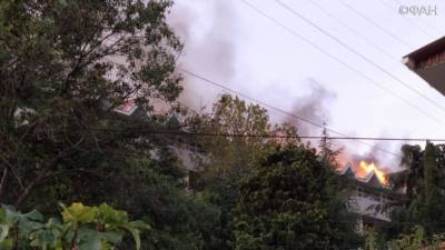 Пламя охватило военный санаторий в Ялте. ФАН публикует видео