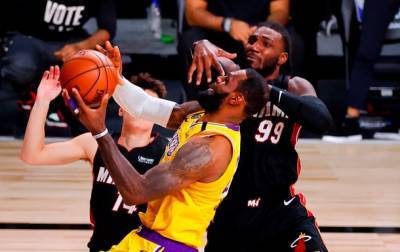 НБА: Лейкерс повели 3-1 в финальной серии с Майами