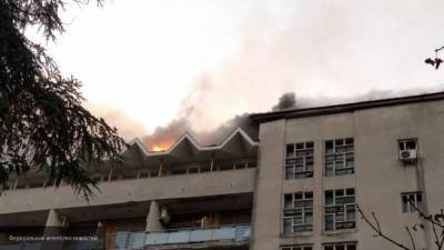 Появились первые фото пожара в ялтинском военном санатории