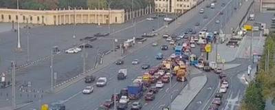 В центре Москвы произошло ДТП с участием четырех автомобилей