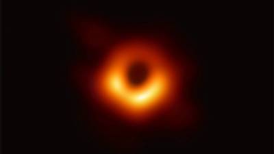 Немец получил Нобелевскую премию по физике за огромную черную дыру в центре нашей галактики