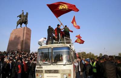 Беспорядки в Киргизии заставили уйти в отставку премьер-министра страны Кубатбека Боронова