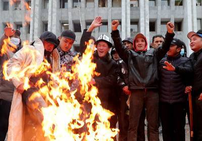 Дружинники взяли под контроль ситуацию в Бишкеке