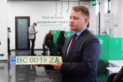 Сервисные центры МВД начинают выдачу «зеленых» номерных знаков для электромобилей и электробусов