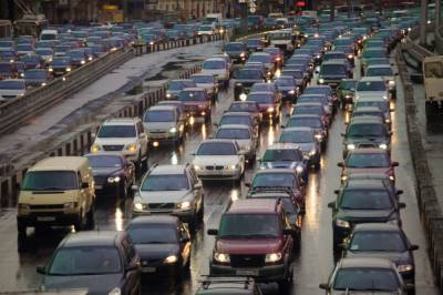 В Киеве улицы города сковали масштабные пробки: актуальная карта города