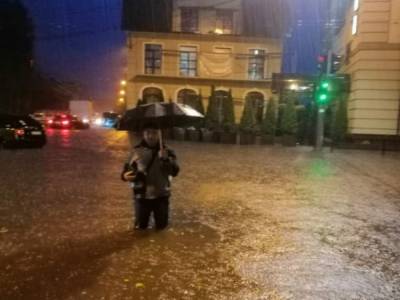 В Тернополе прошел сильнейший ливень: воды по колено