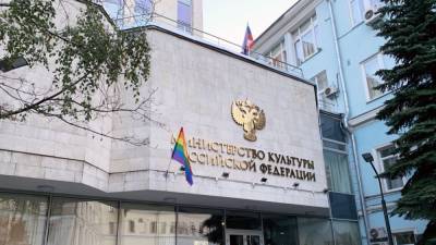 Pussy Riot провели акцию против гомофобии в день рождения Путина