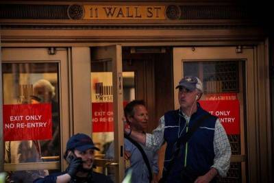 Уолл-стрит закрылась в минусе после прекращения Трампом переговоров о стимулах