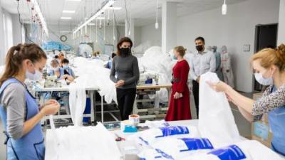 В Украине начали производить высококачественные защитные костюмы для медиков, - Марина Порошенко