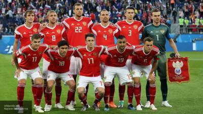 Двоих игроков сборной России по футболу изолировали после теста на COVID-19