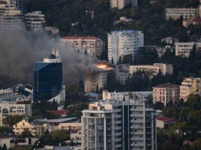В Крыму произошел масштабный пожар в военном санатории