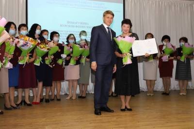 В Уфе 50 лучших учителей по русскому и башкирскому языкам получили награды