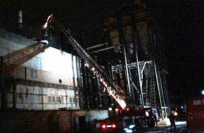 В Сыктывкаре выясняют причину пожара на фанерном заводе