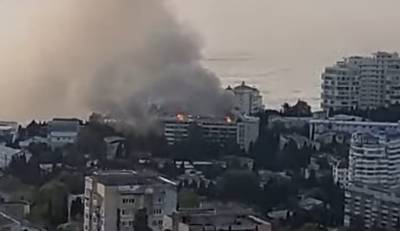 В оккупированной Ялте произошел масштабный пожар в санатории Минобороны РФ: видео