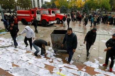 Число пострадавших при протестах в Киргизии увеличилось до 911