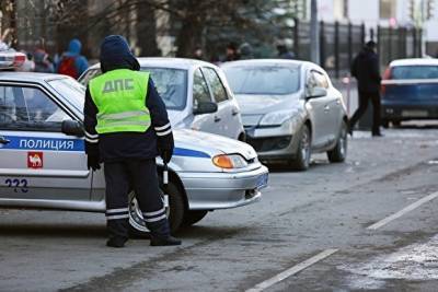 В Челябинске автомобиль снес стену забора в частном коттедже