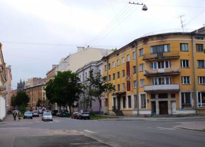 Упал с балкона абсолютно голым: в Петербурге найдено тело 16-летнего подростка