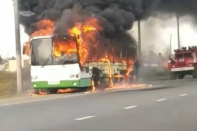 На Южной окружной в Ярославле сгорел рейсовый автобус
