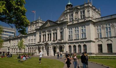 В 90 британских университетах выявлены вспышки ковида