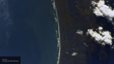 СК опубликовал кадры взятия пробы воды на Камчатке