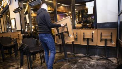 В Брюсселе на месяц закроют кафе из-за COVID-19