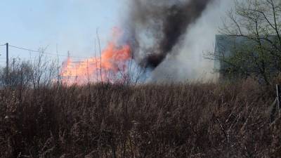 В Рязанской области загорелся брошеный склад боеприпасов